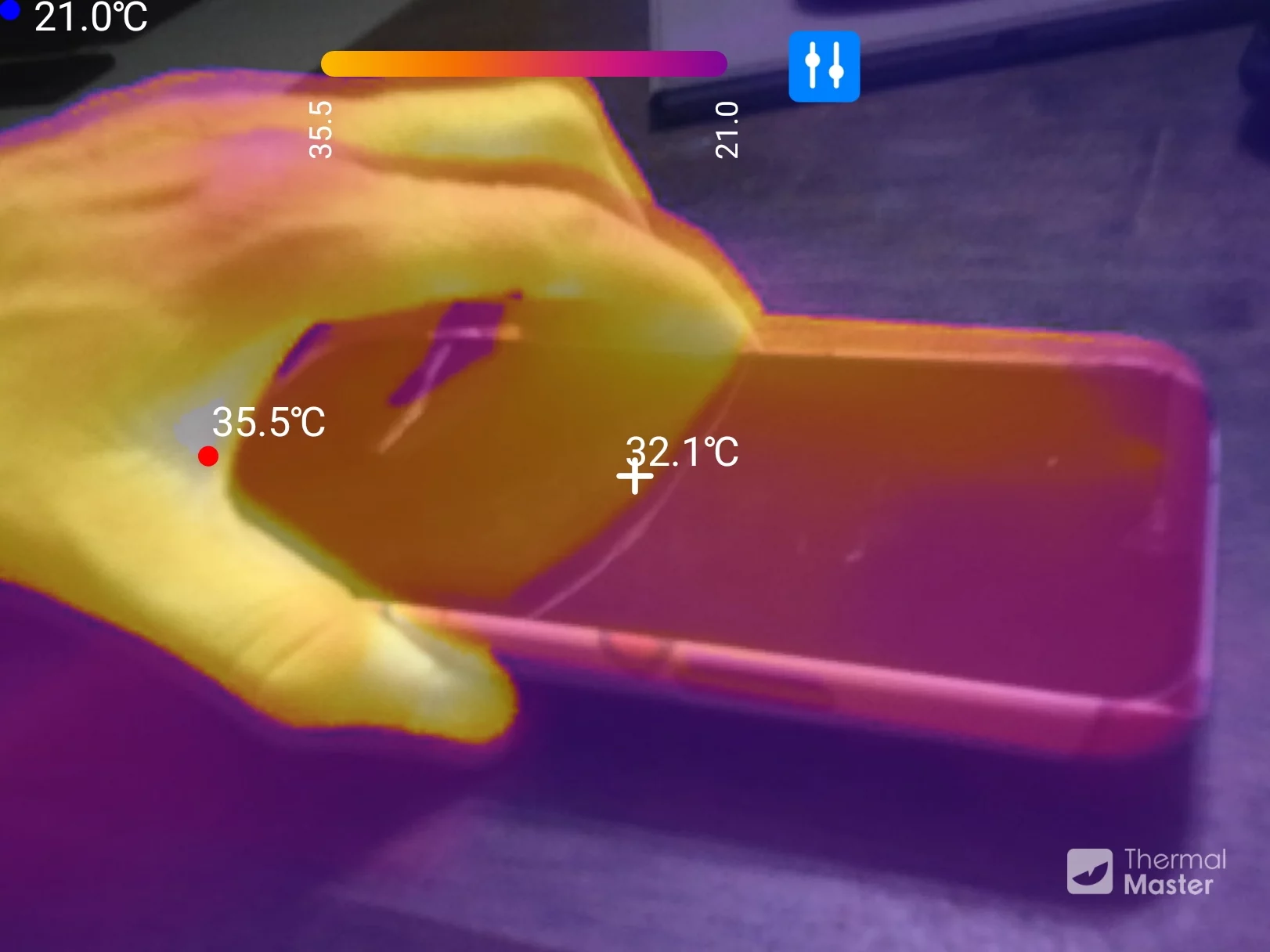 For a change, my hand is hotter than my old iPhone