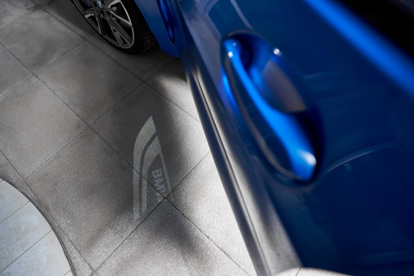 Cute little kerb light logo