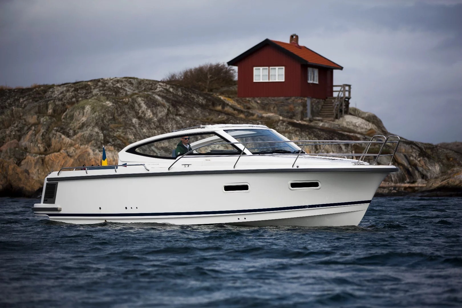 Nimbus 305 Drophead on the water