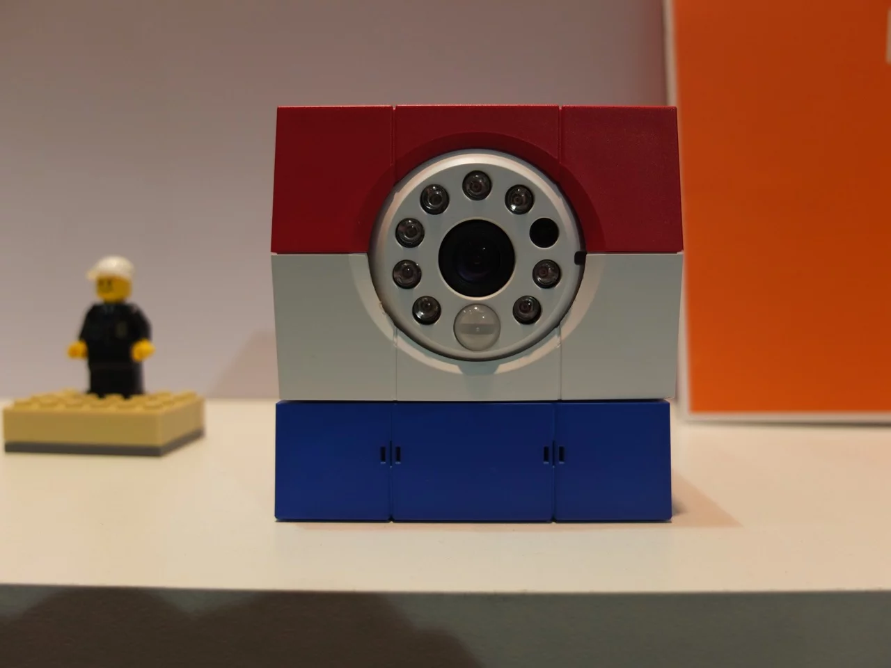 The iCam HD is the world’s first HD wireless video-streaming camera to be licensed by Skype