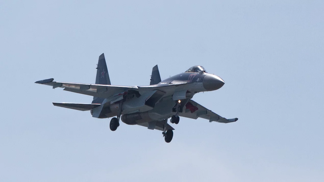 Sukhoi Su-35 heads in for landing at the 2013 Paris Airshow (Photo: Noel McKeegan/Gizmag)