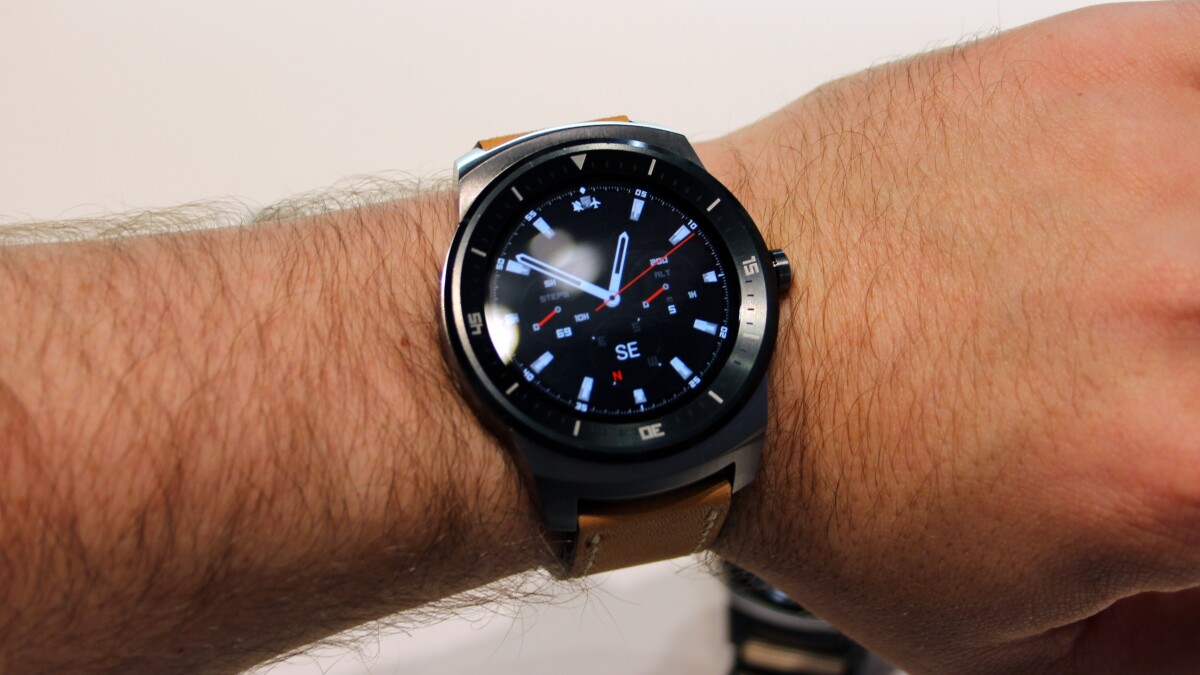 The LG G Watch R with a brown leather strap (Photo: Chris Wood/Gizmag.com)