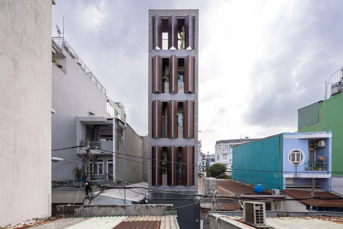 The Chic Vid House, by STD Design Consultant, is located in a bustling area of Ho Chi Minh City, on a plot measuring just 3.9 m (almost 13 ft) in width