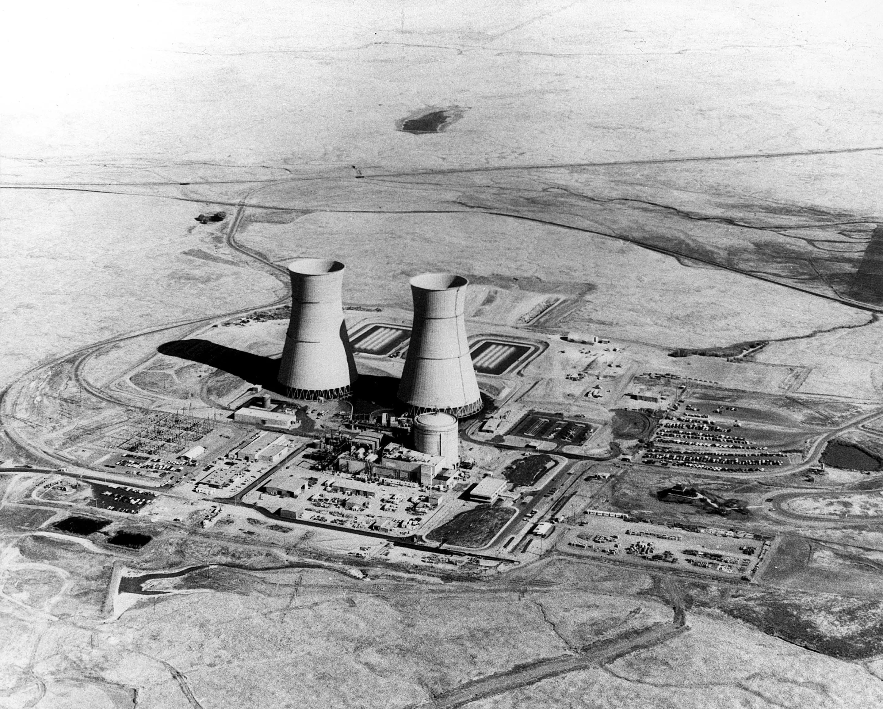 A nuclear power plant with the cooling towers outscaling the reactor