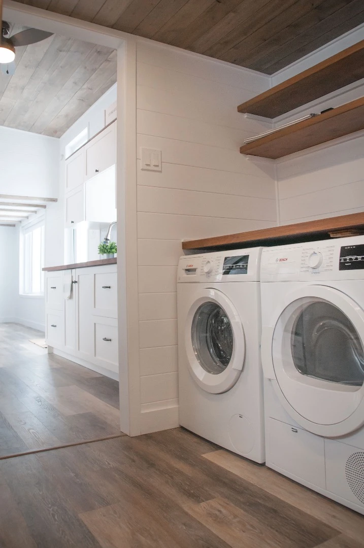 The Ébène features a separate washing machine and dryer