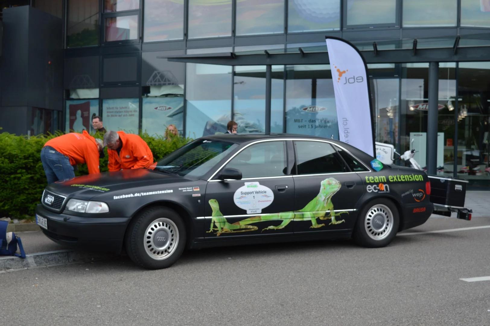 This converted Audi A8 was among the support vehicle fleet of the WAVE Trophy
