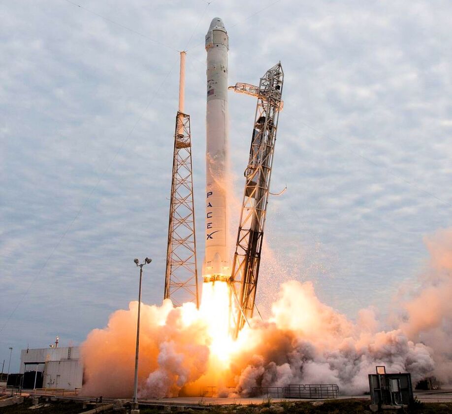Launch of the Dragon-tipped Falcon 9 to carry out the CRS-2 Cargo mission to the ISS (Photo: SpaceX)