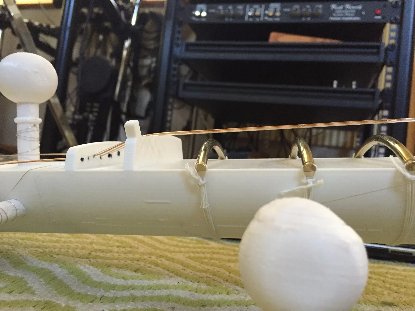 19 printed tuning pegs (or kunti) are placed at appropriate points along the head and neck