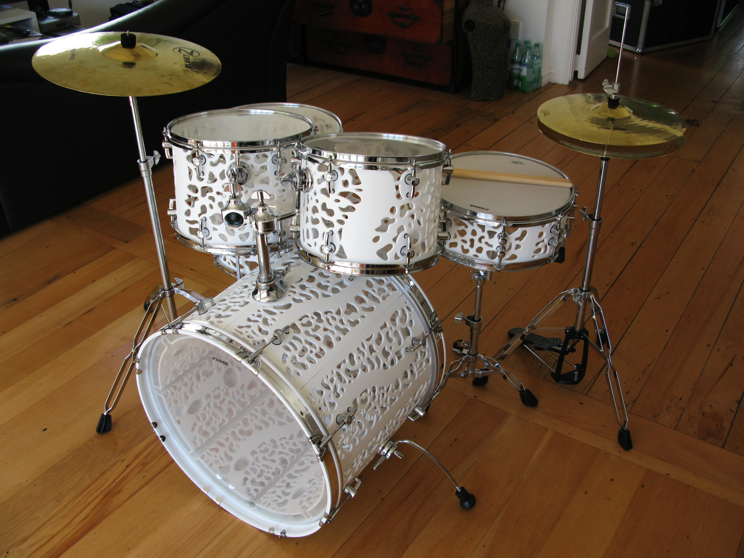 A five piece Sonor SmartForce kit has had the shells of the 12-, 13- and 16-inch toms, 22-inch bass drum and 14-inch snare removed and replaced with SLS-printed Duraform PA GF designs
