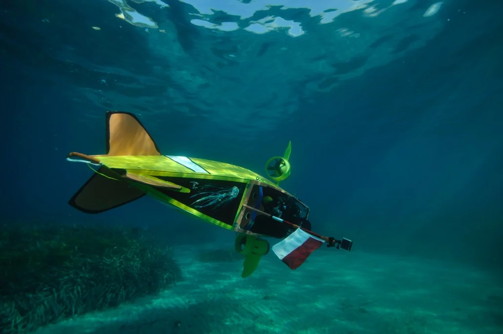 Stephane Rousson demonstrates the high maneuverability of the Scubster Nemo