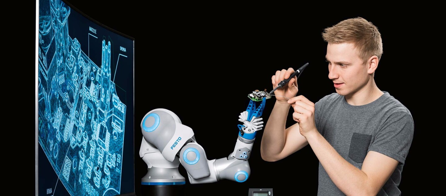 The movements of the BionicCobot have been modeled on a human arm