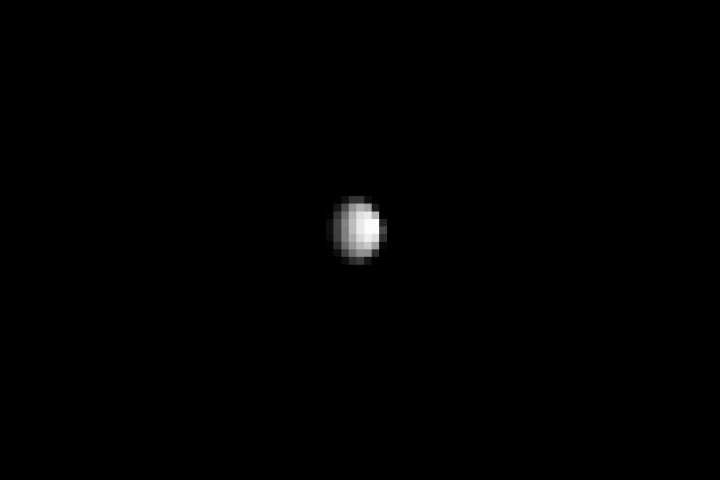 Zoomed-in image of Ceres taken on Dec. 1, 2014 with the Dawn spacecraft's framing camera (Image: NASA/JPL-Caltech/UCLA/MPS/DLR/IDA)