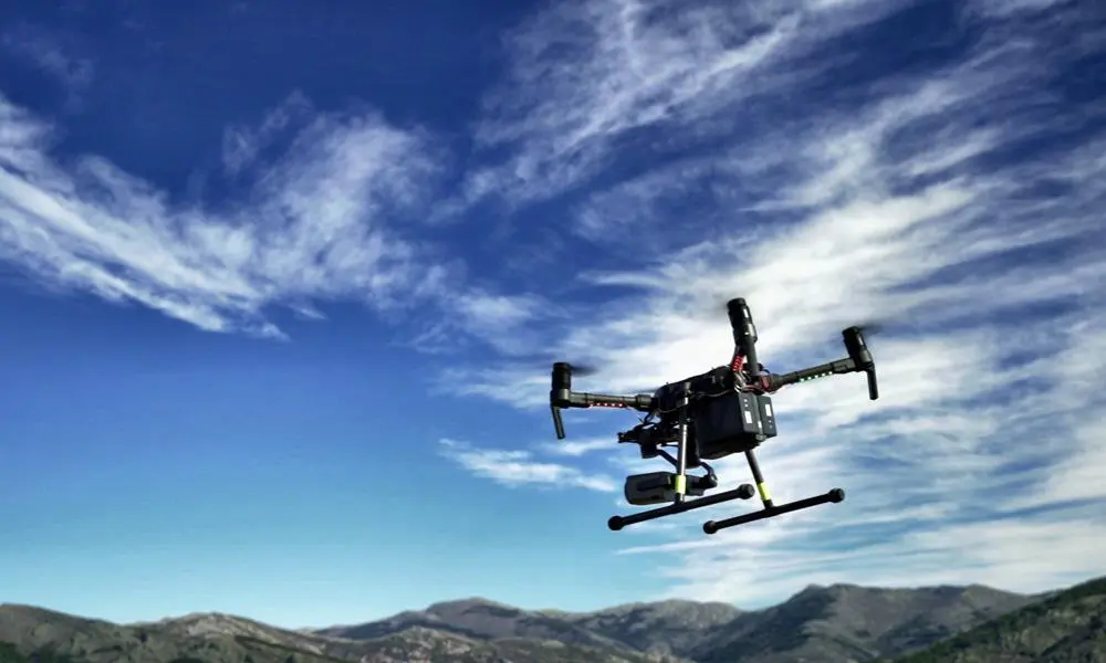 The quadcopter is equipped with thermal and optical cameras