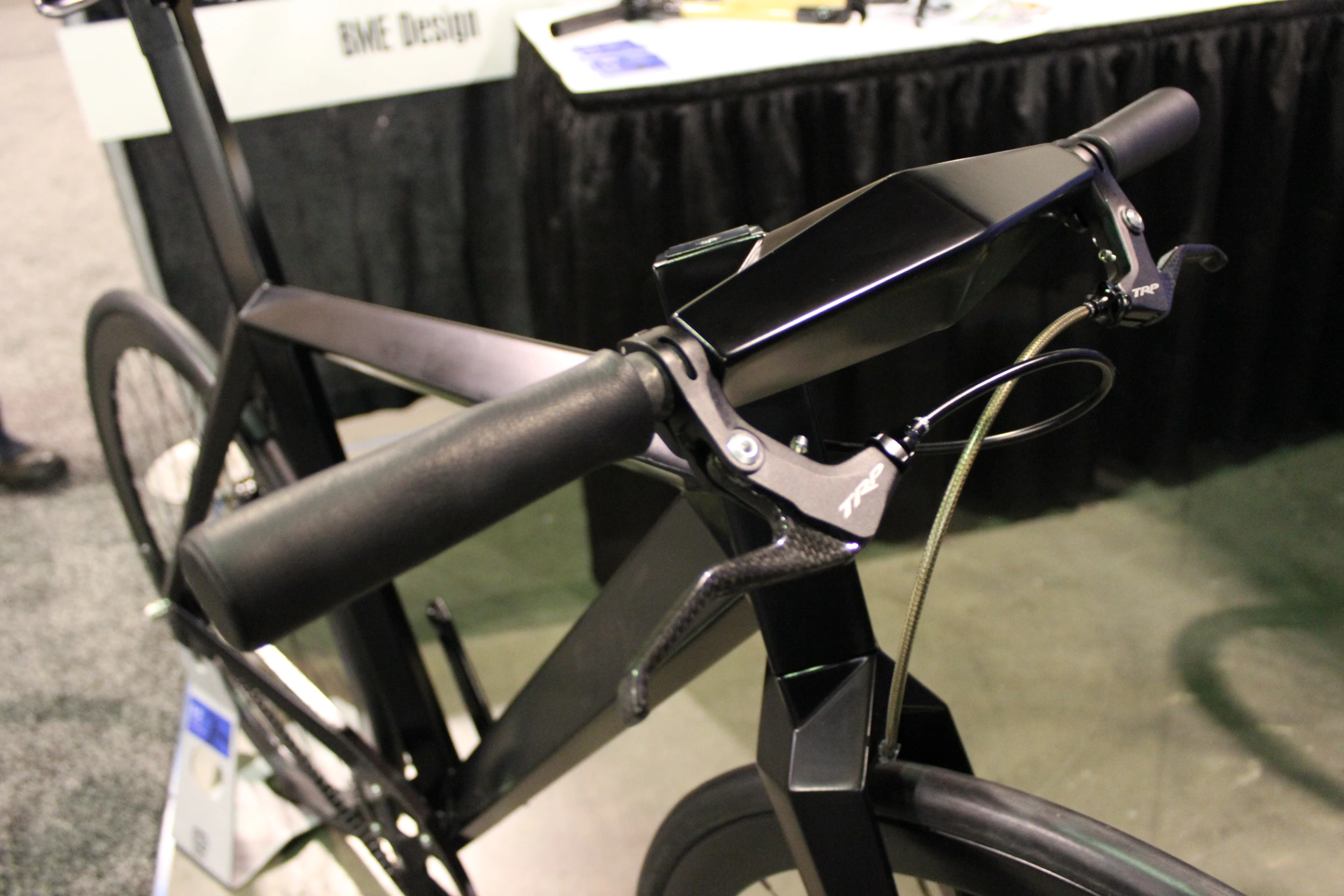 We previously covered the prototype version of this bike, the frame of which featured an aramid honeycomb core covered with a carbon fiber skin