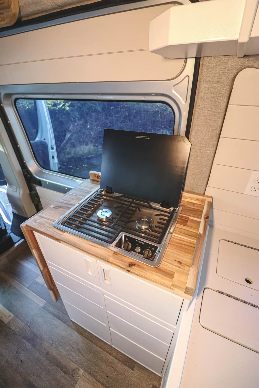 Freedom Chongo dual-burner Dometic stove