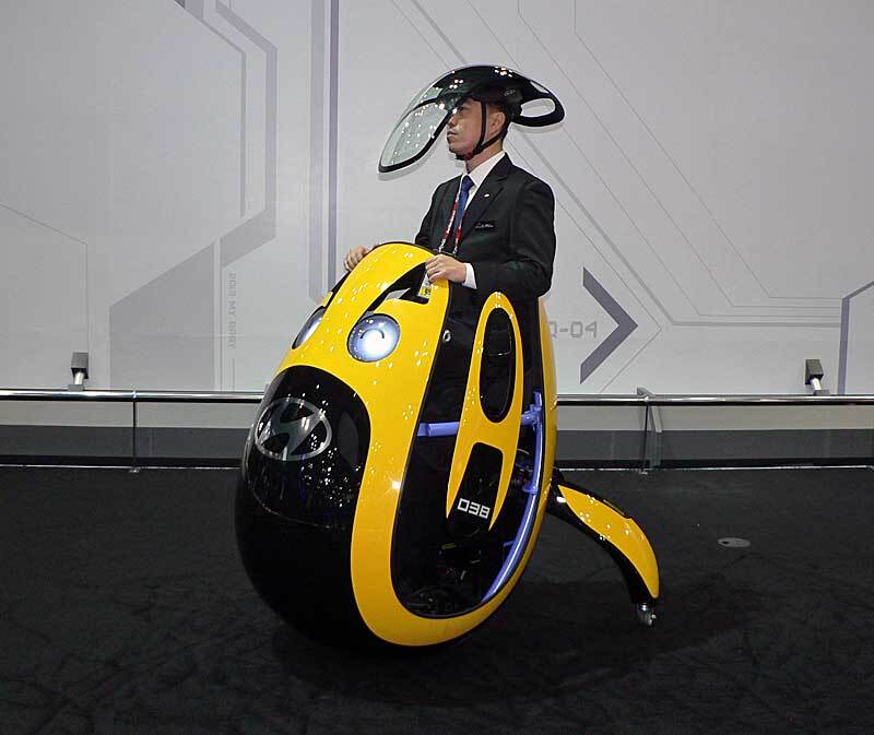 Hyundai's "E4U" personal mobility vehicle concept unveiled in Seoul (Photo: Nikkei Tech-On)