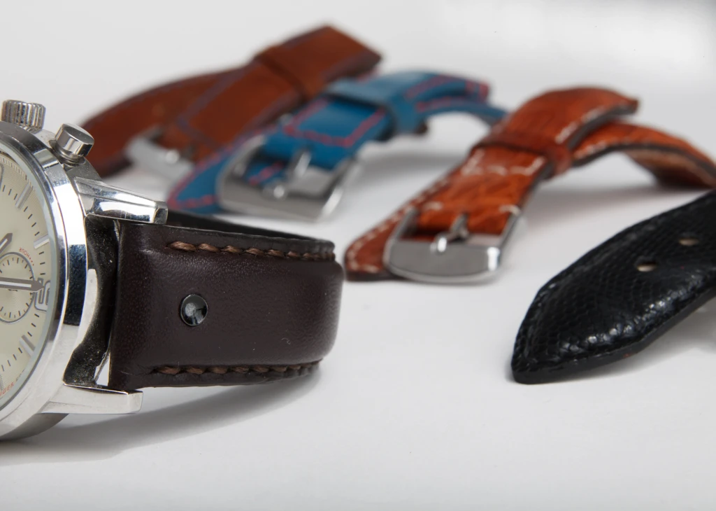 From the outside, the straps look very much like a normal "dumb" equivalent, save for a single multi-colored LED for notification alerts