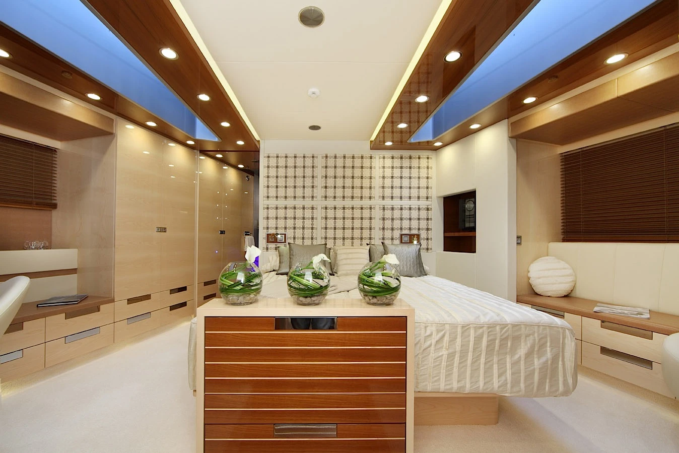 M/Y Shooting Star bedroom