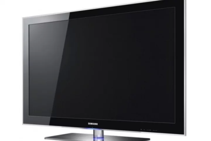 The Samsung 8000 Series LED LCD TV - looks just as good slightly from the right