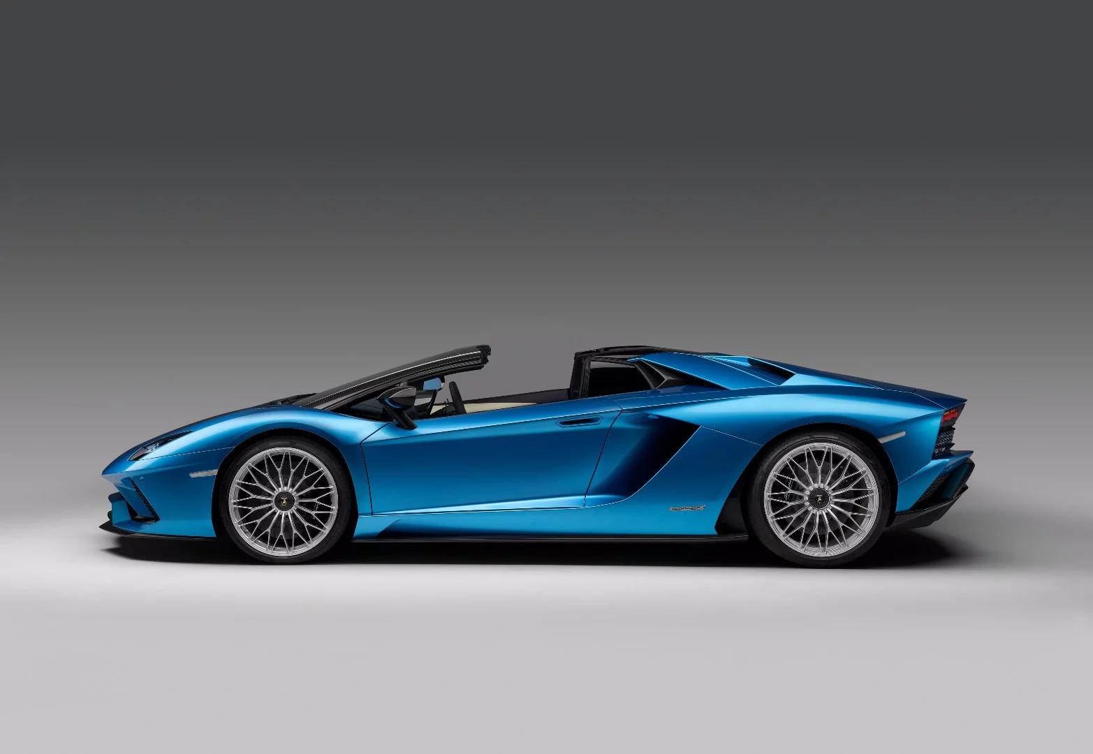 The roof opening on the Aventador S Roadster is small