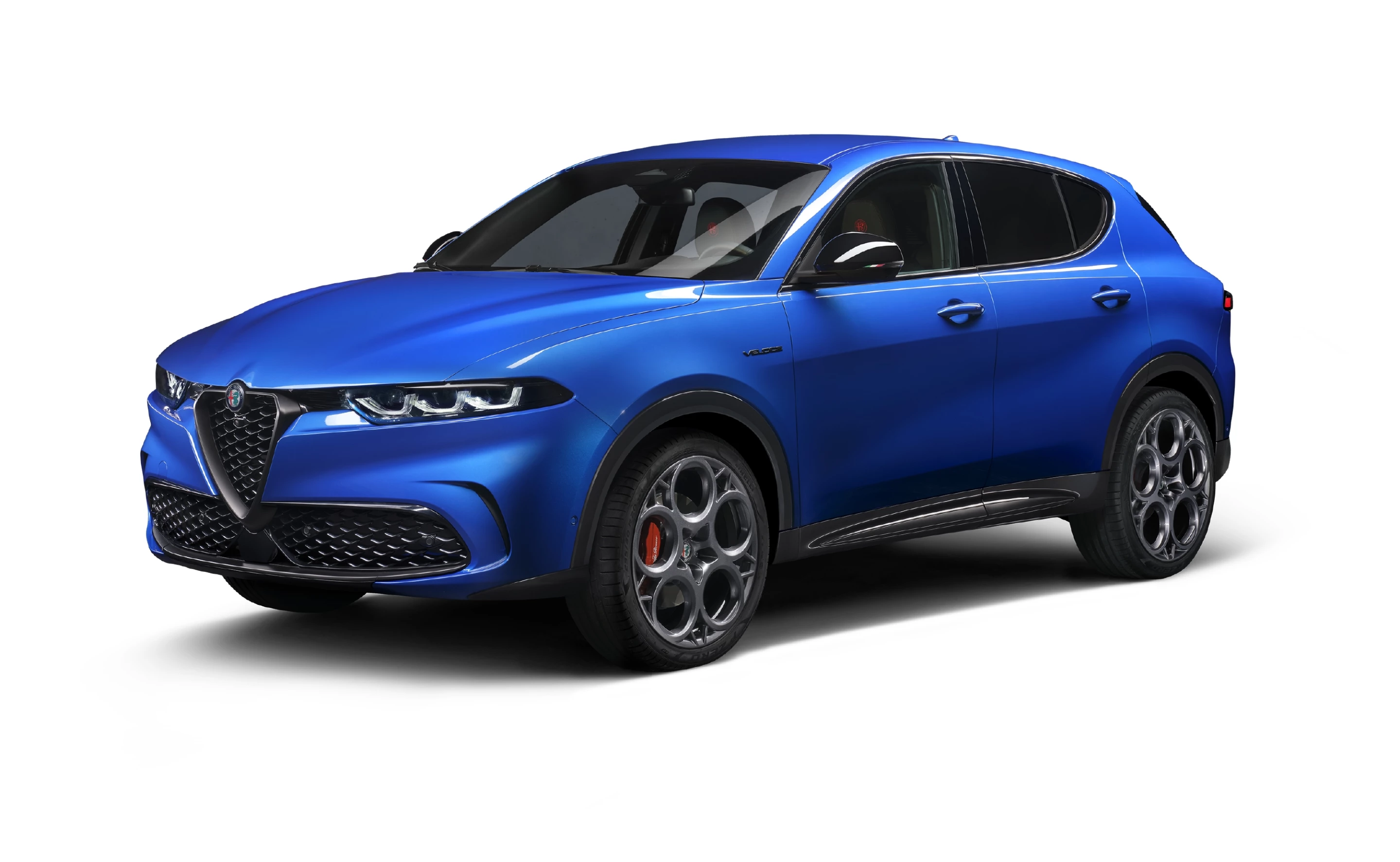 Alfa Romeo gives the Tonale something of an I-shaped face with the full-width lighting, center shield and lower grille