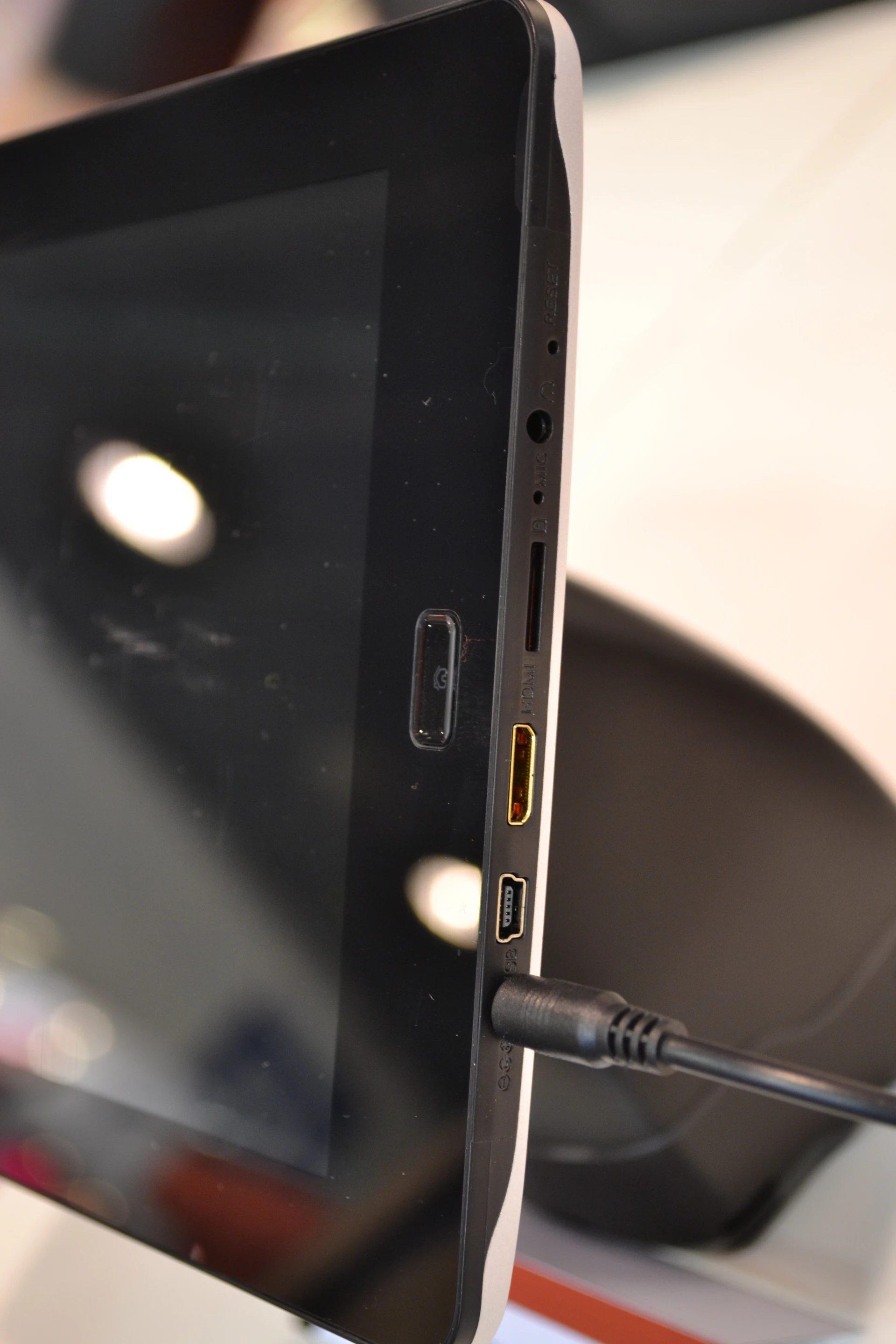 Both of the new Android tablets from Maxell sport a full-size HDMI port for display of HD video and movie content on a big screen TV