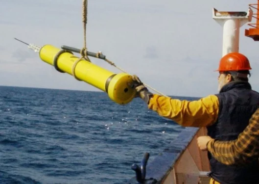 Preparing to deploy an Argo float from a research vessel