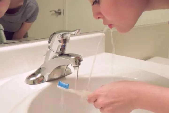 The Rinser is a toothbrush that uses your tap to create a fountain for rinsing the toothpaste foam out of your mouth