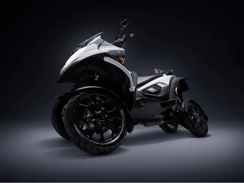 Quadro Qooder: a clever 4-wheel tilting scoot with an electric version on the way