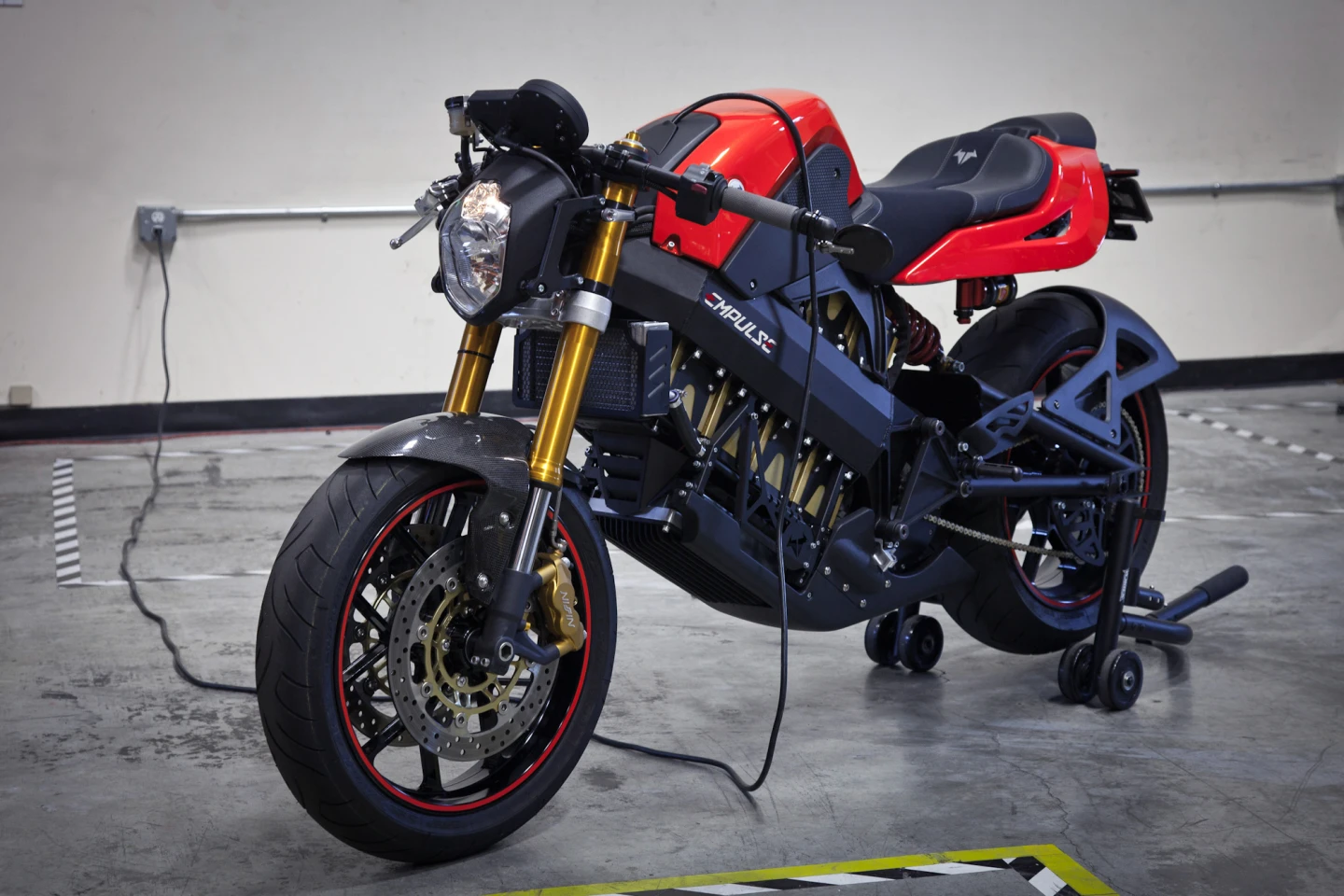 The Brammo Empulse: powerful, clean and HOT.