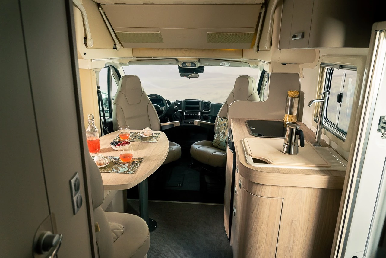 The Oasi 610 GL features a roomy front lounge and galley