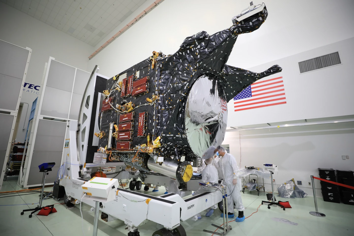 A team prepares NASA’s Psyche spacecraft for launch inside the Astrotech Space Operations Facility near the agency’s Kennedy Space Center