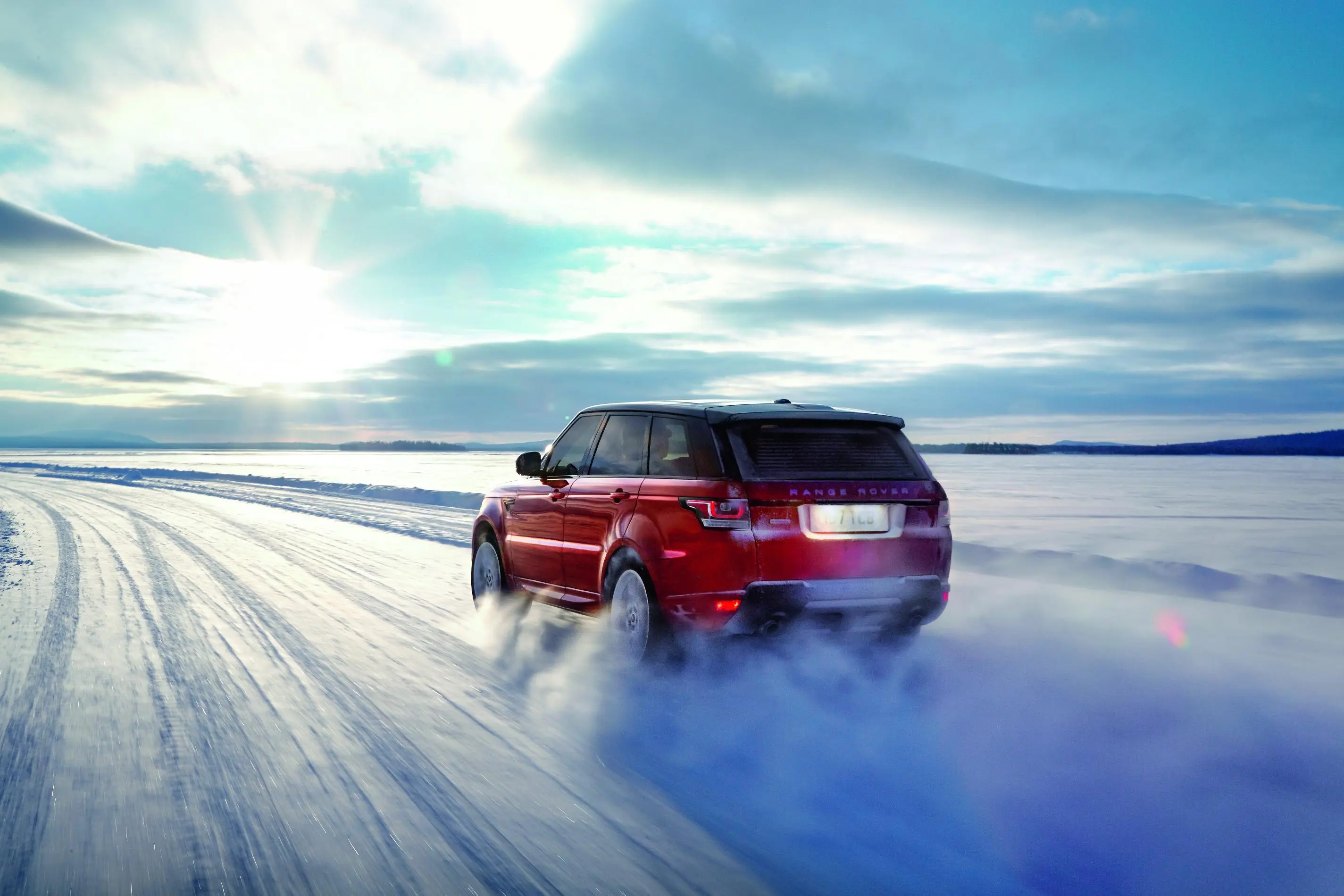 Sport’s air-suspension system automatically varies between two ride heights & next generation ground-breaking Terrain Response® 2 system selects the most suitable program for the terrain
