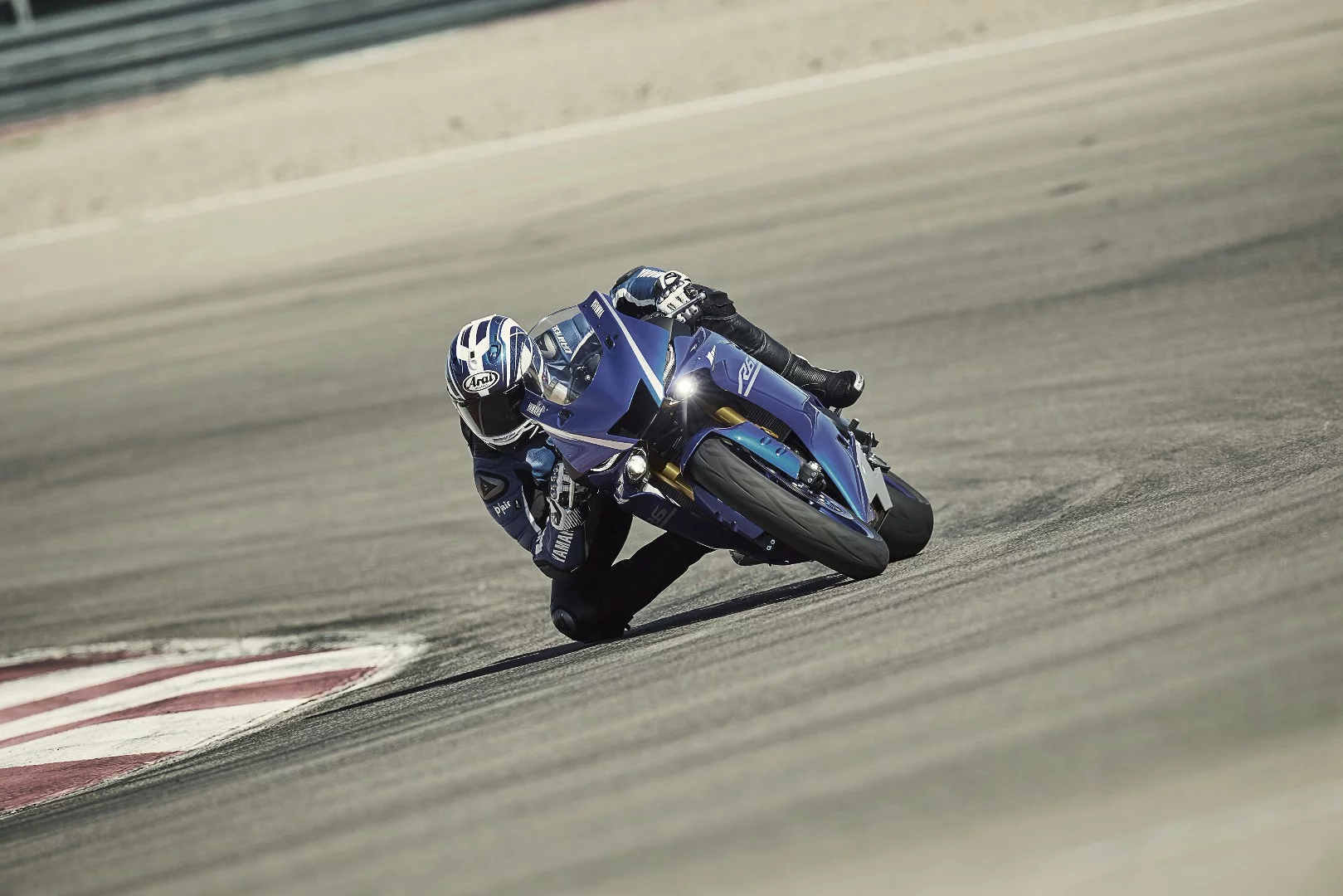 The 2017 Yamaha YZF-R6 in action