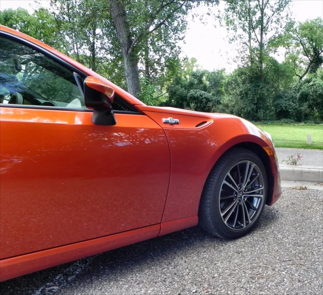 The simple lines flow on the FR-S