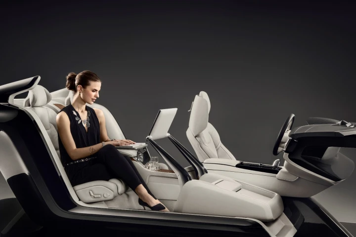The Lounge Console offers three modes: work, entertainment and relaxation