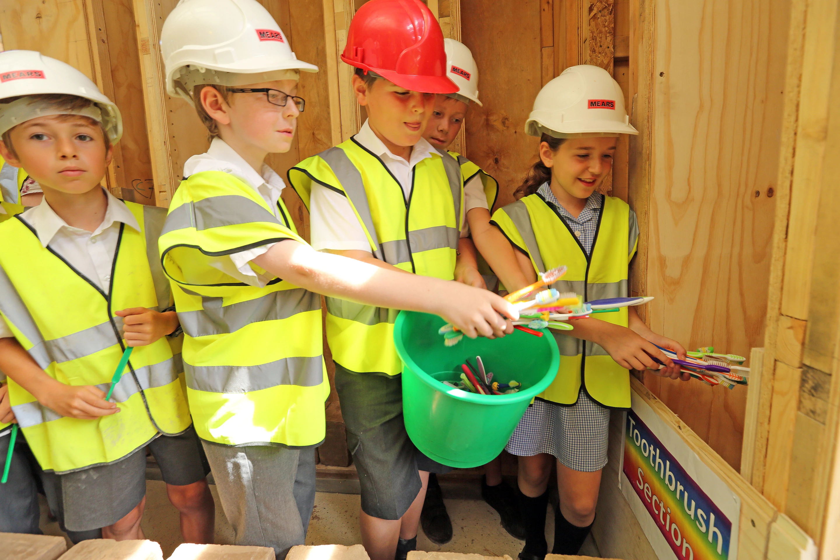 Some of the 253 students and apprentices involved in the building of the house (Photo: BBM)