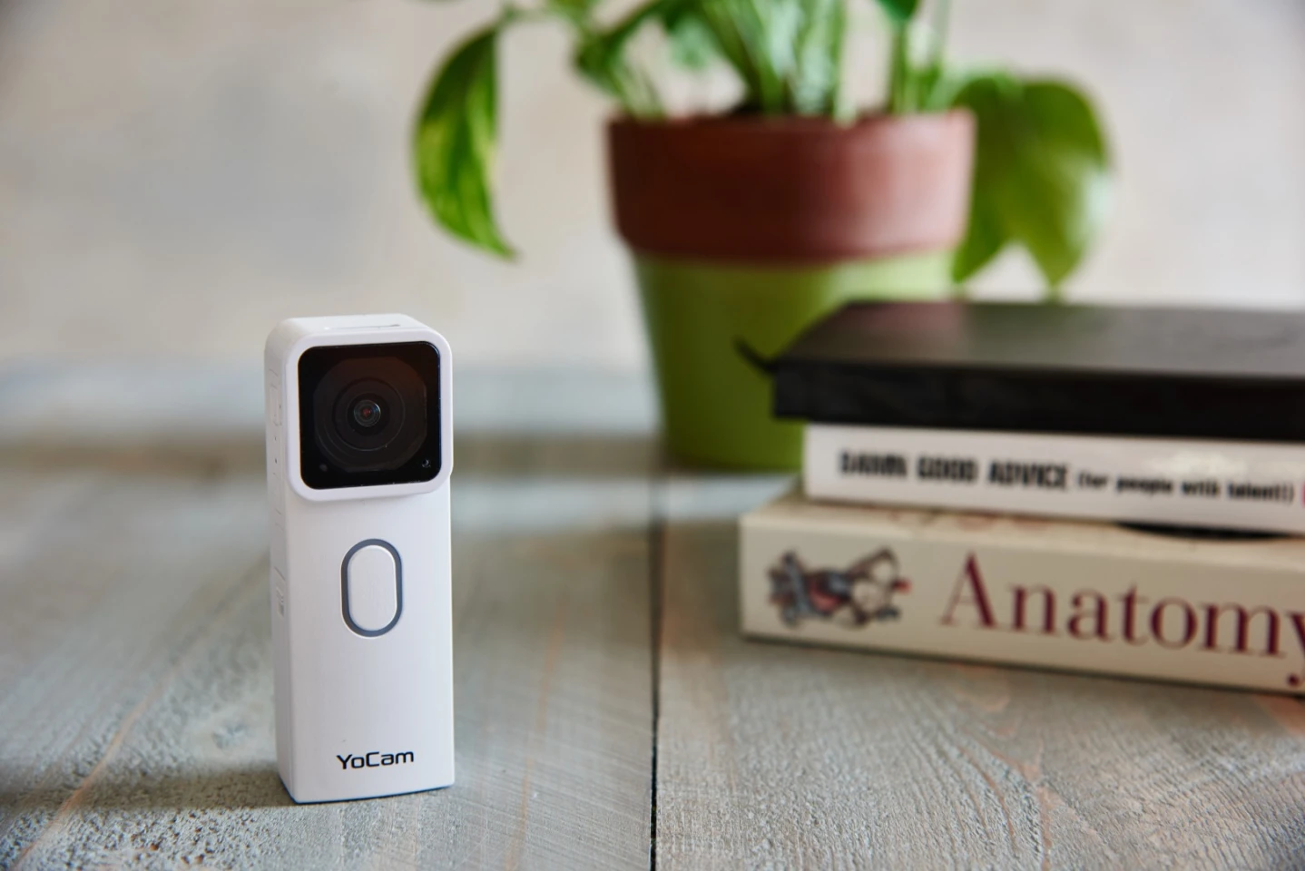 The Mofily YoCam is small and portable, to record photos and/or video on the go
