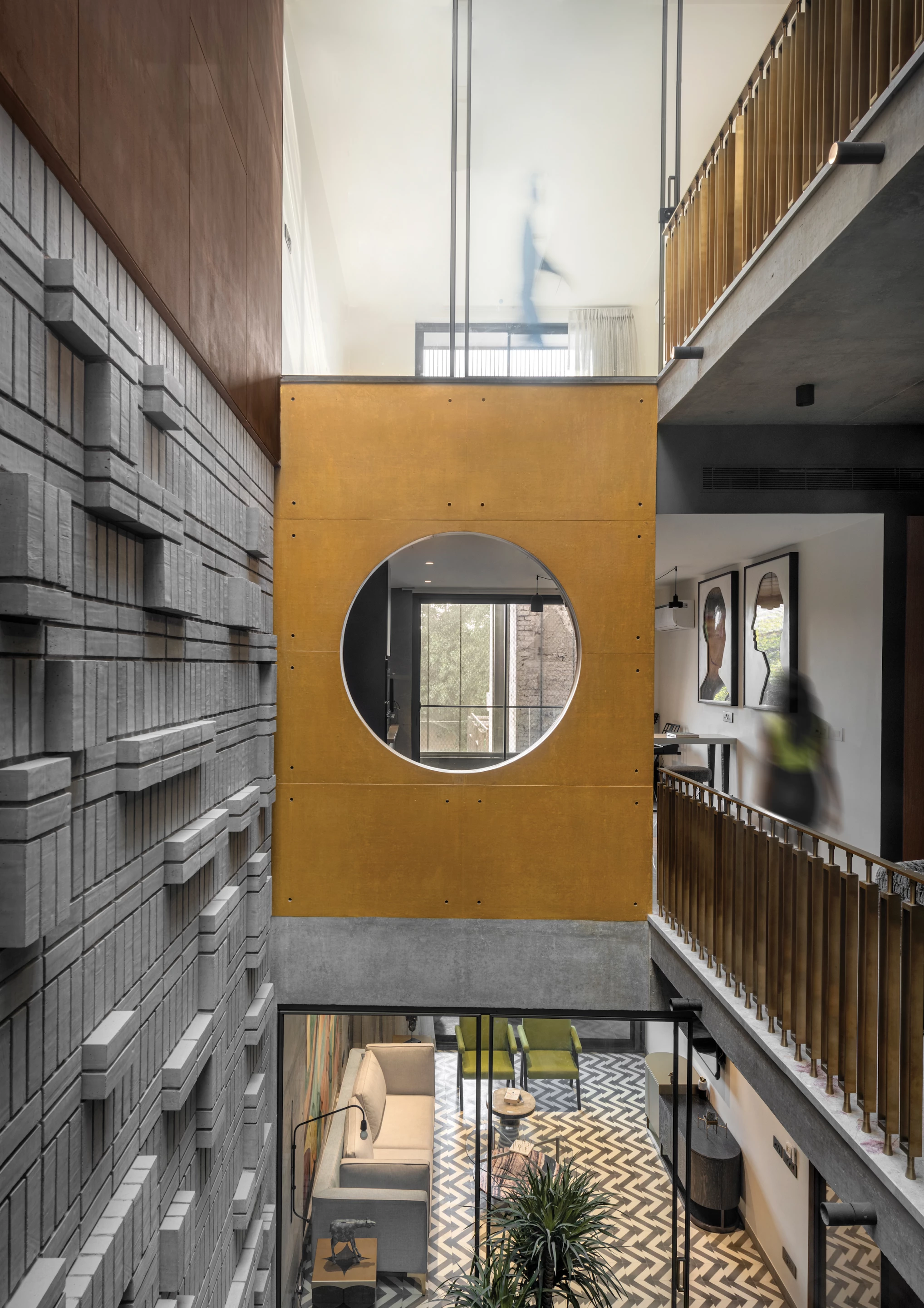 Swatantra Residence was designed by Spaces Architects@KA and is located in India. The residence is envisioned as an exploration of concrete and art for three generations of the client's family