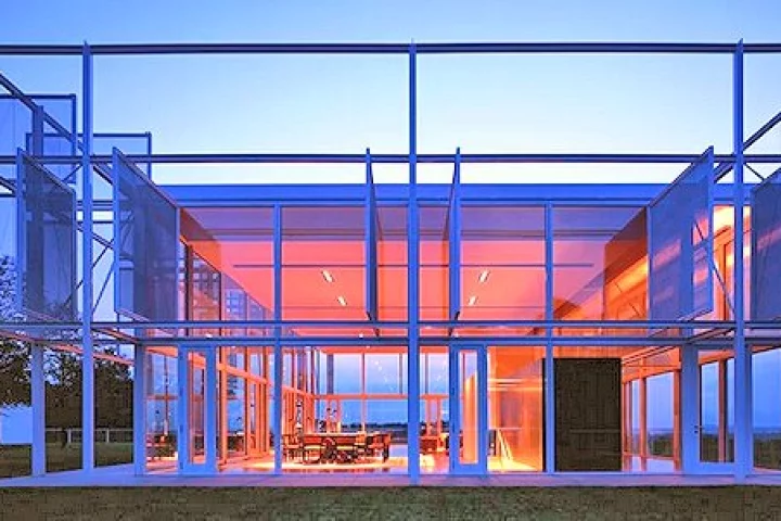 Taghkanic House at dusk (Photo: T. Phifer and Partners)