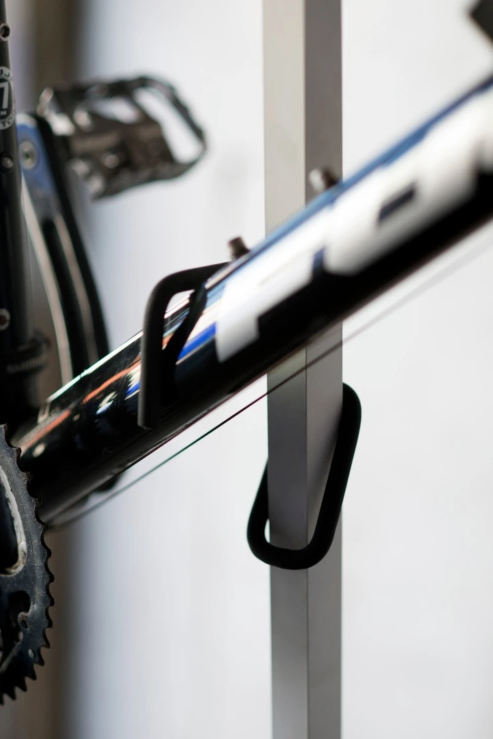 Bikes weighing up to 50 lb (23 kg) can be loaded onto the rack by way of a pair of Norprene-coated hooks, while there's also a seperate locking loop for added security