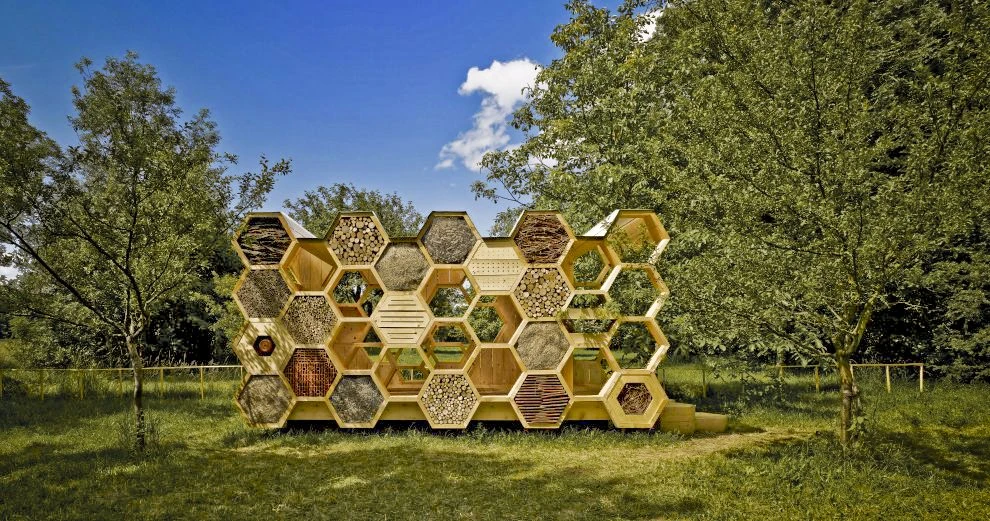 The micro housings provide the honeycomb look and feel, that is repeated through the human side of the shelter (Photo: Stephane Spach)