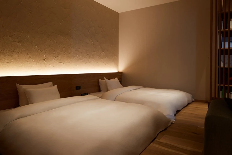 Twin extra large single beds in the Type I suite