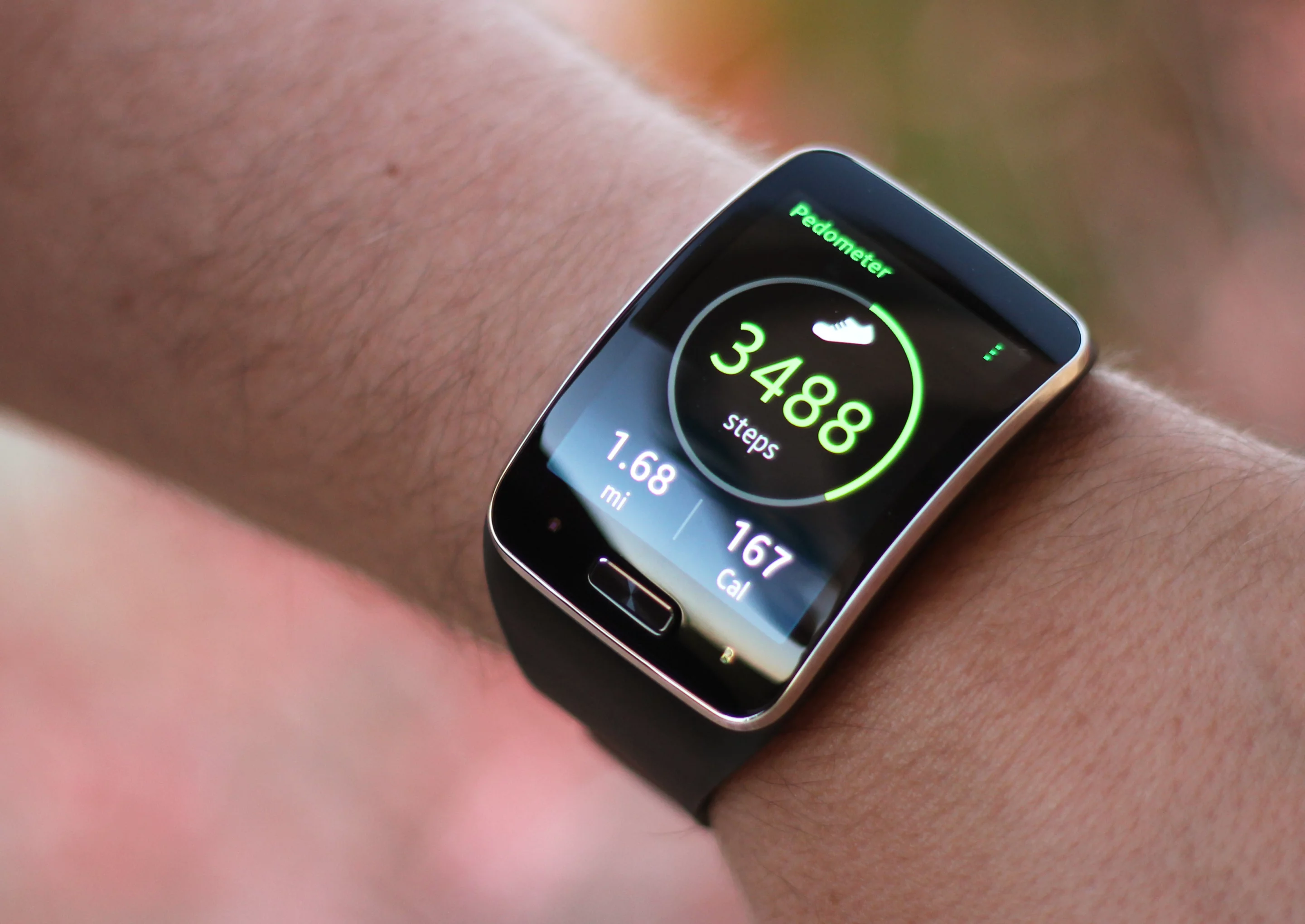 The Gear S can track your steps in the background during the day (Photo: Will Shanklin/Gizmag.com)