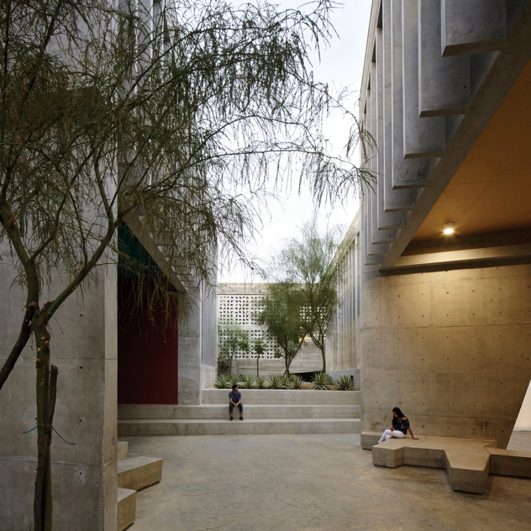 Breezy walkway between Edificio E's 11 buildings