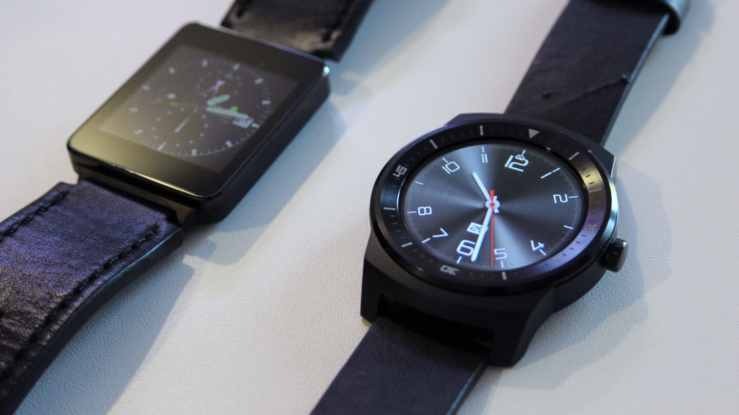 The LG G Watch (left) and G Watch R (right) (Photo: Chris Wood/Gizmag.com)