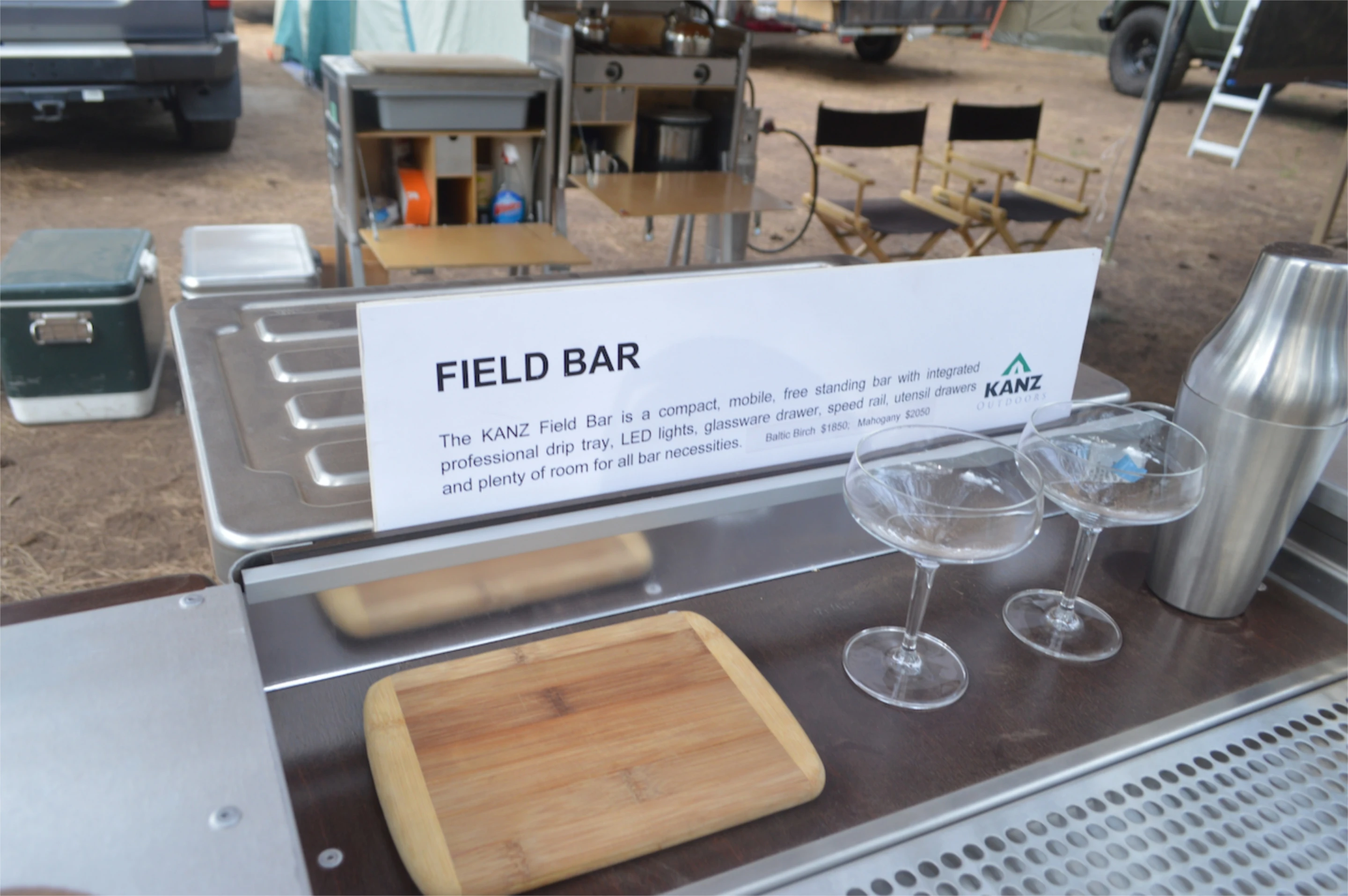 In addition to the kitchen and desk, Kanz also offers the Field Bar