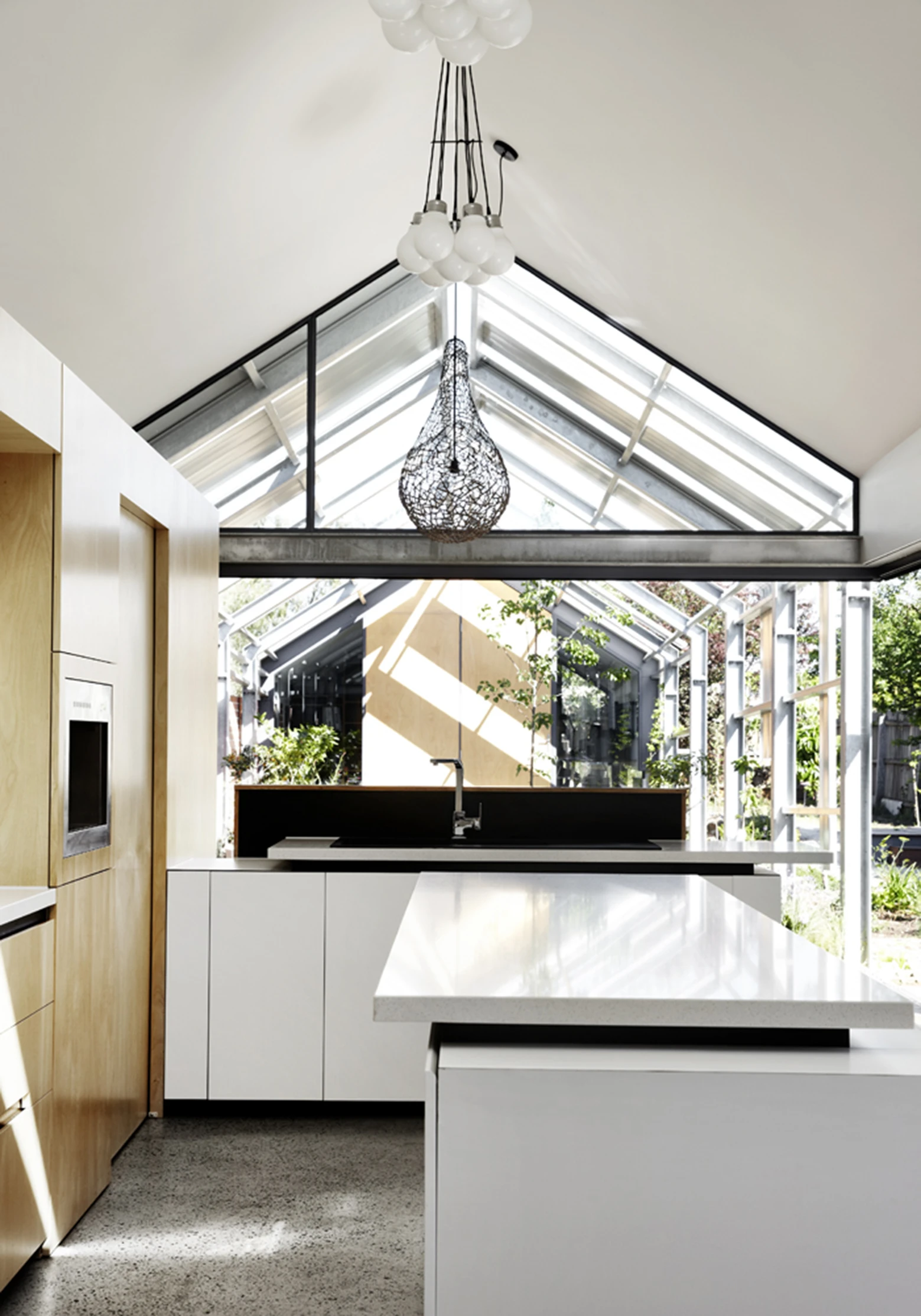 Andrew Maynard Architects was tasked with creating a "ridiculously inside-out" house (Photo: Tess Kelly)