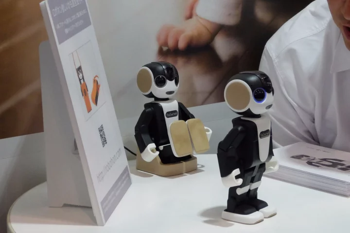 Standing at 19.5 cm tall and weighing 390 g, RoBoHoN is the smallest of the recent crop of communication robots from Japan