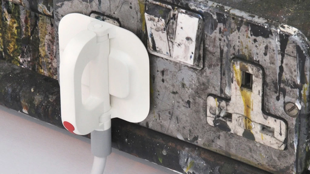 The Folding Plug is designed to to collapse flat for packing in a laptop bag (Credit: Min-Kyu Choi)